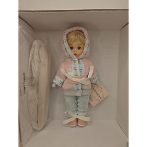 NRFB Madame Alexander 8"Wendy Goes Skiing #38570-2004MADC Exclusive–LE 104/805